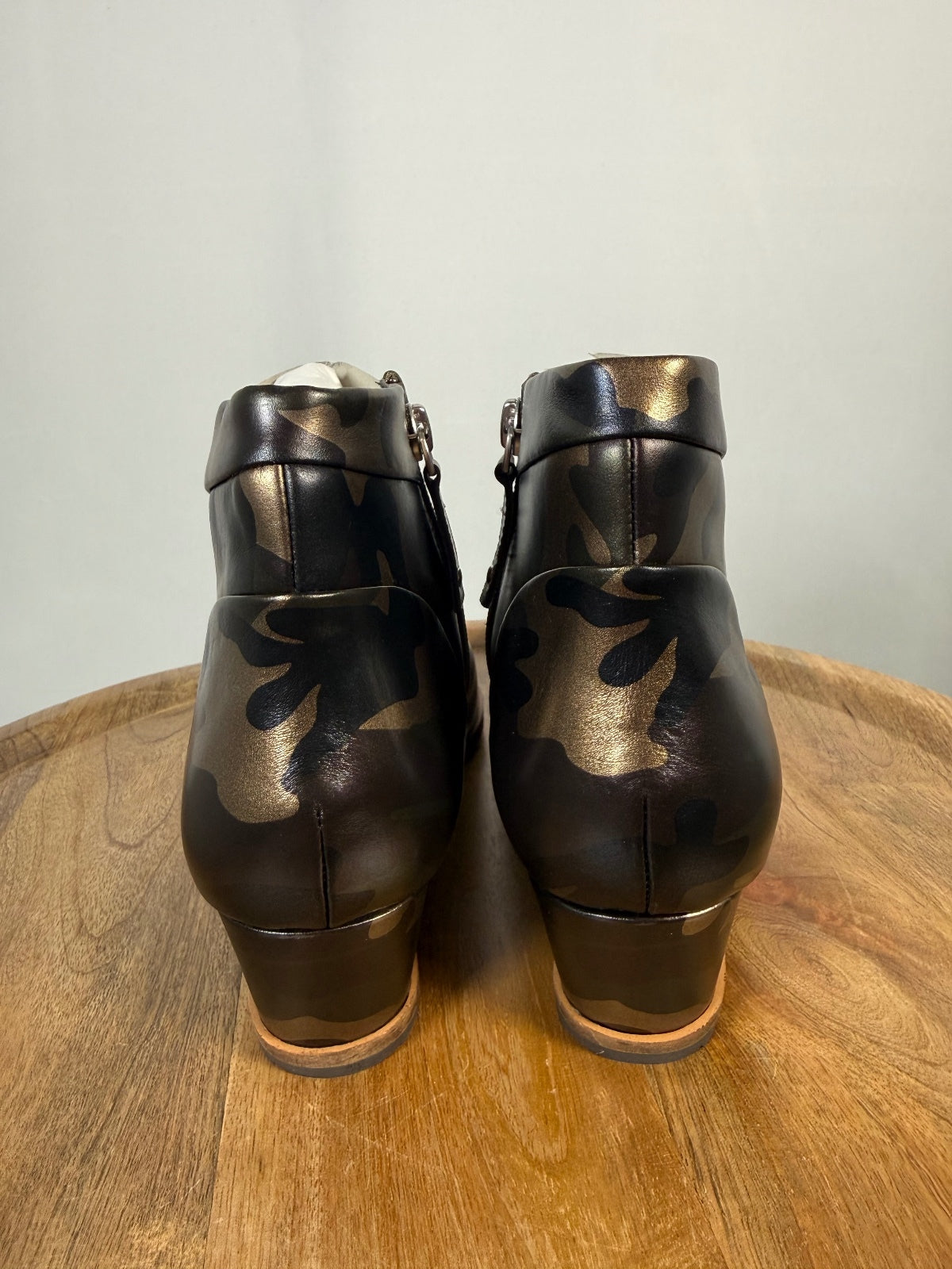 NWB Linea Paolo Yuri Camo Print Leather Wedge Ankle Boots Size 8.5