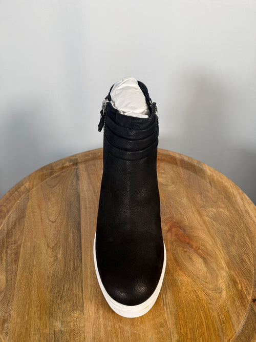 NWB Linea Paolo Frieda Black Oiled Leather Wedge Sneakers Size 10