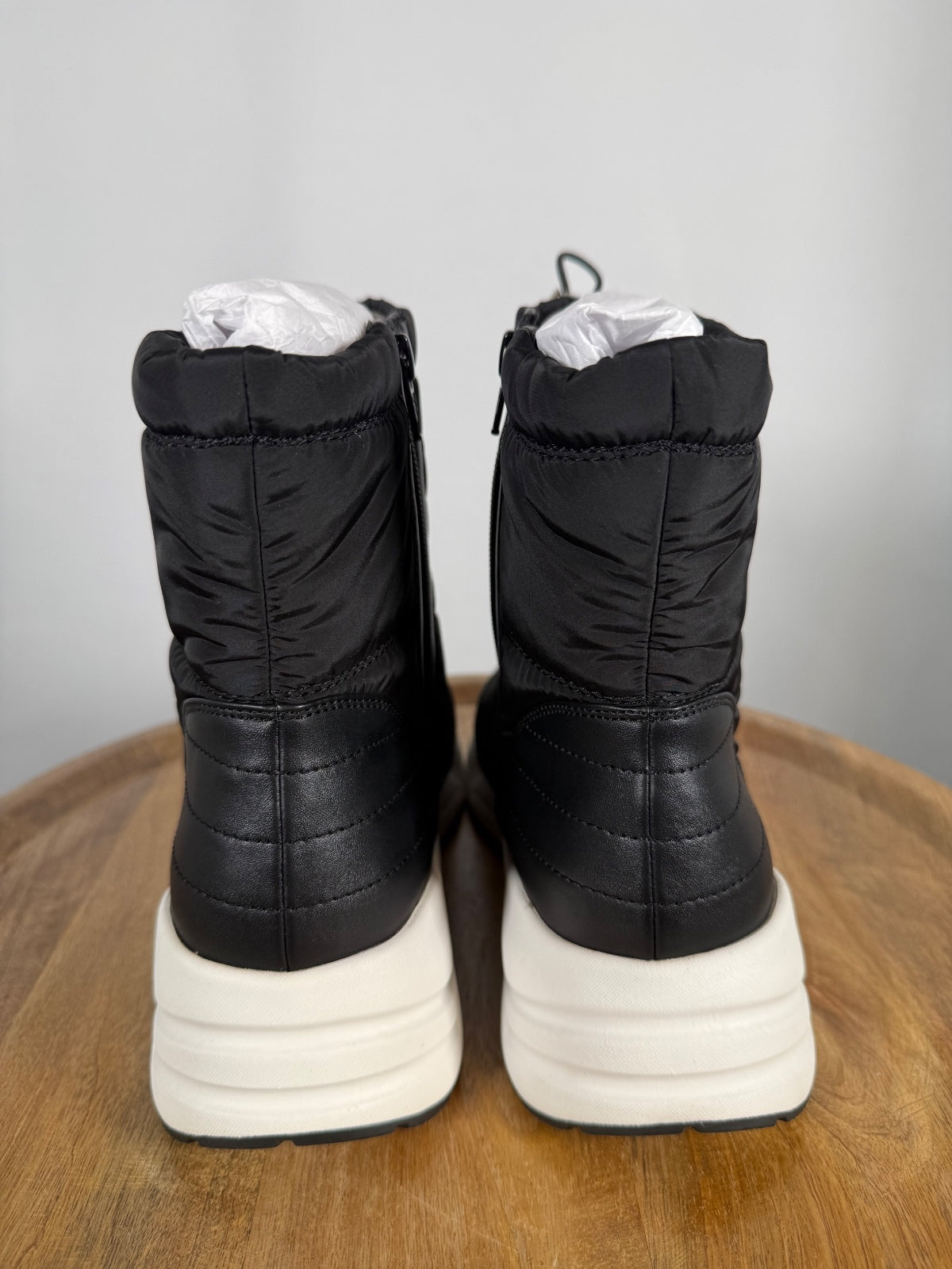 NWB Linea Paolo Gillie Black Puffer Wedge Sneaker Boots Size 11