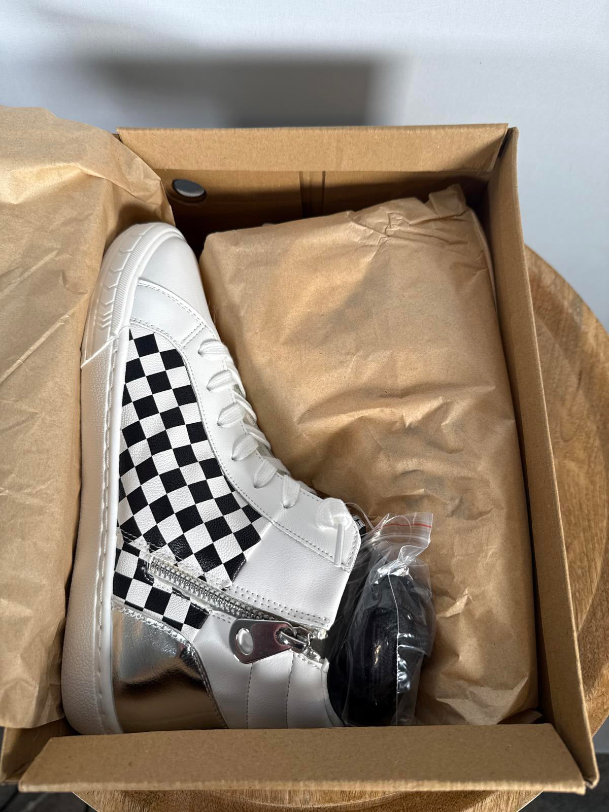 VINTAGE HAVANA Lexi Sneaker In White Checkered Multi Size 9 NWB