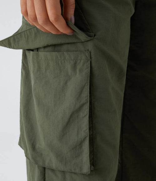 NWT Halara Mid Rise Button Zipper Wide Leg Cargo Pants Size Medium Petite