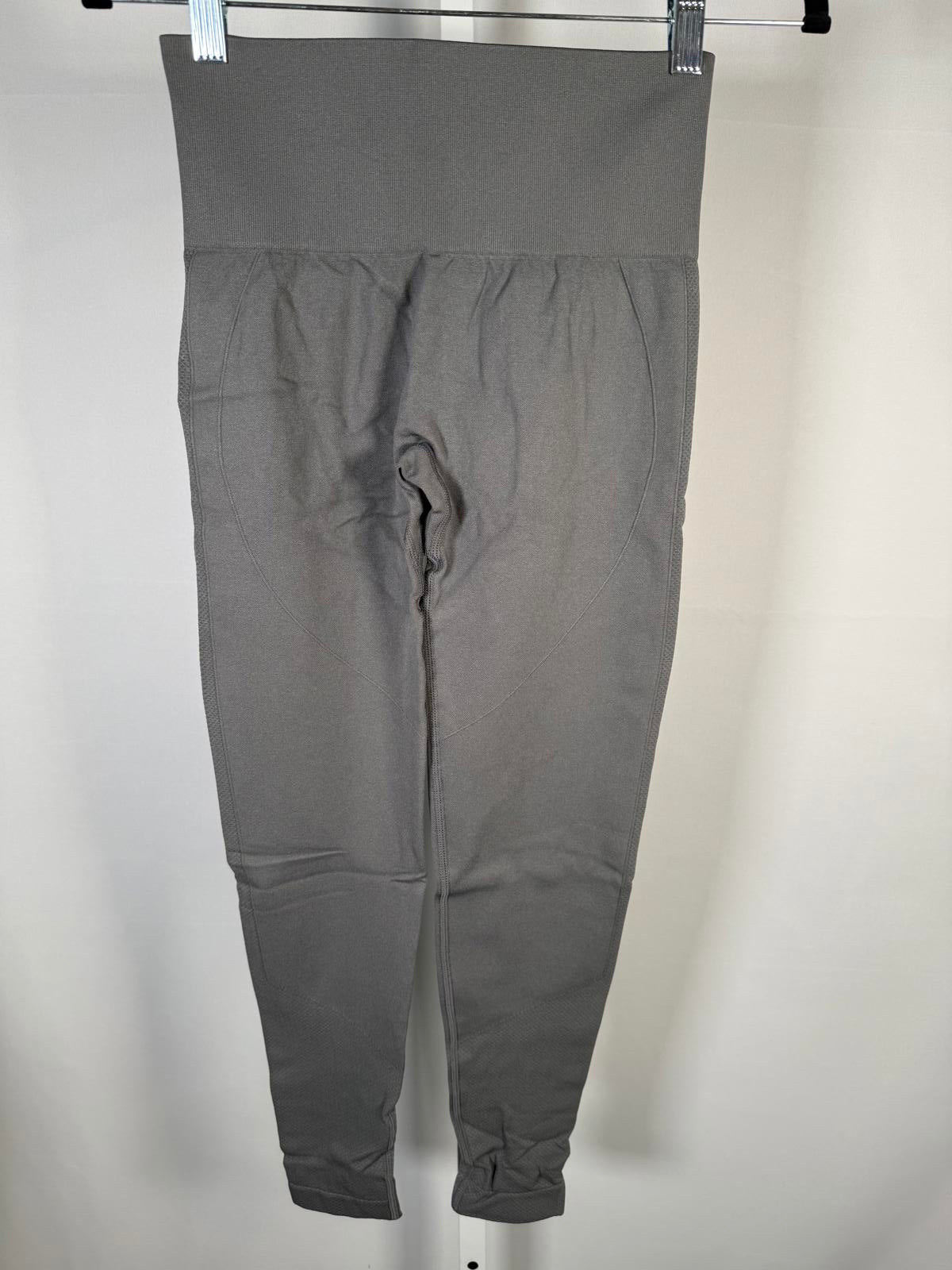 NWT Halara Seamless Flow High Waisted Booty Scrunch Yoga Leggings 7/8 Length M