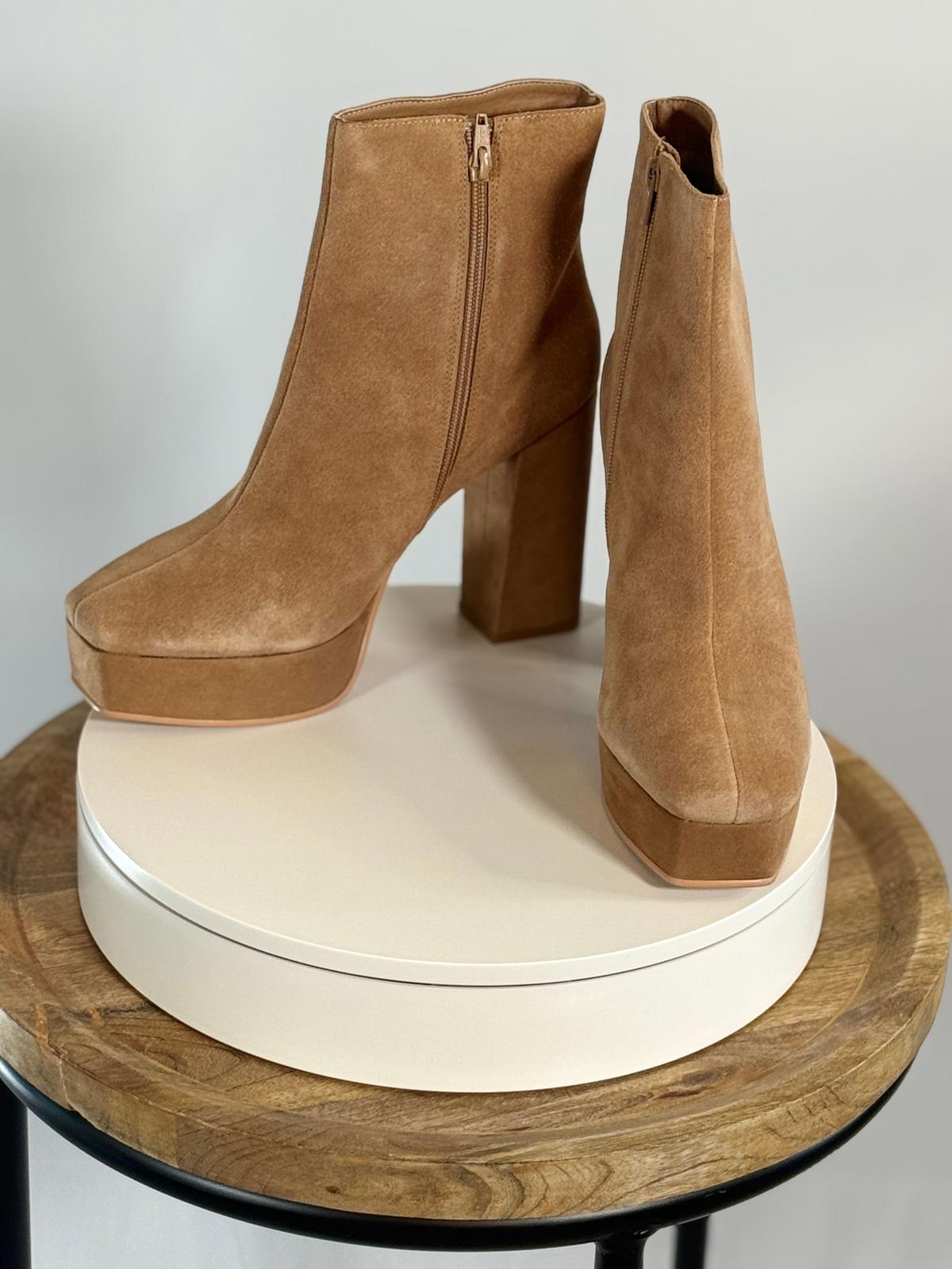 NWB Lisa Vicky Cognac Split Suede Heeled Boots 9.5 M