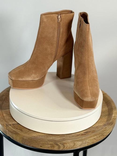 Lisa Vicky Cognac Split Suede Heeled Boots Size 9.5 M New in box