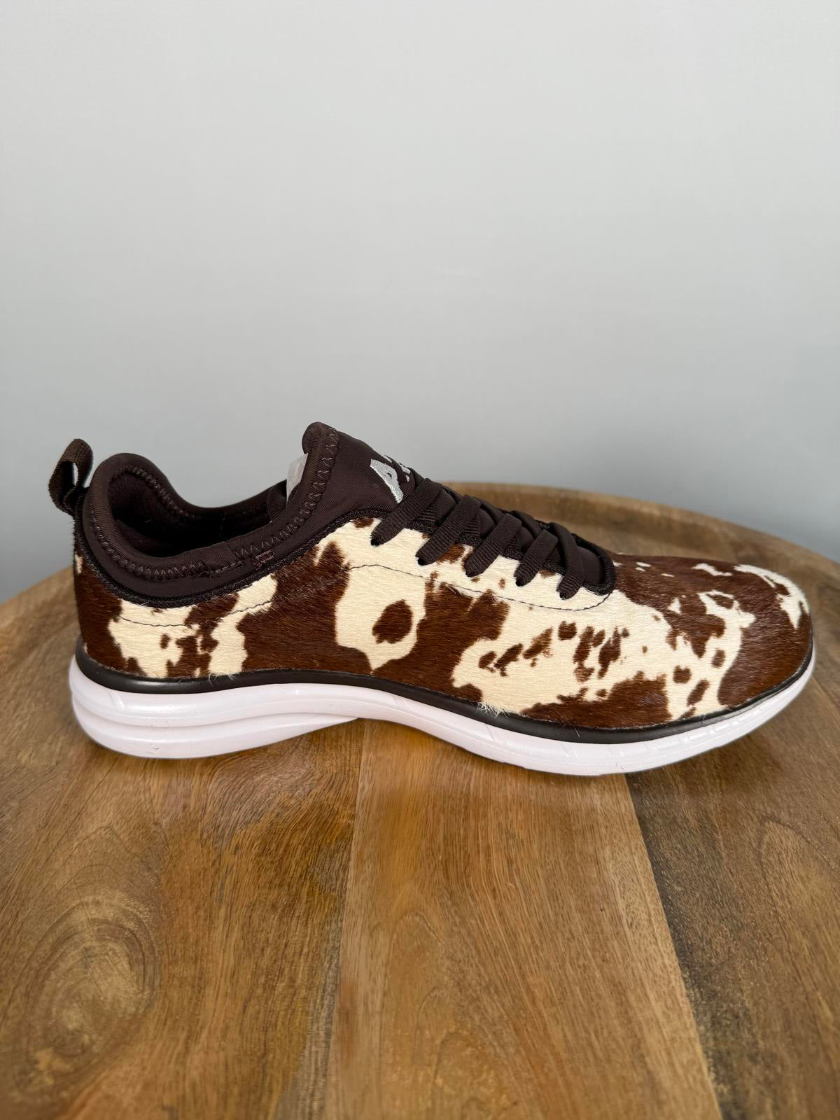 NIB APL Women's Deep Brown White Cow Iconic Phantom Sneakers Size 8