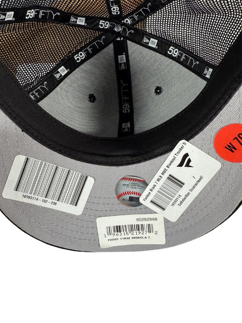 NWT New York Yankees Blackout Mesh Trucker New Era 59FIFTY Fitted Hat Cap Size 7