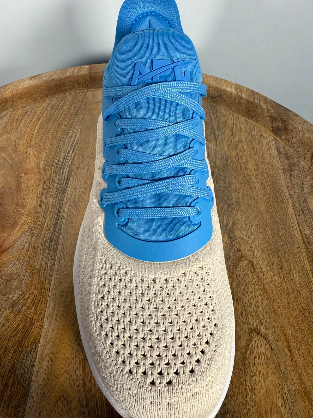 NIB APL Women's Coastal Blue Beach White TechLoom Tracer Sneakers Size 7.5