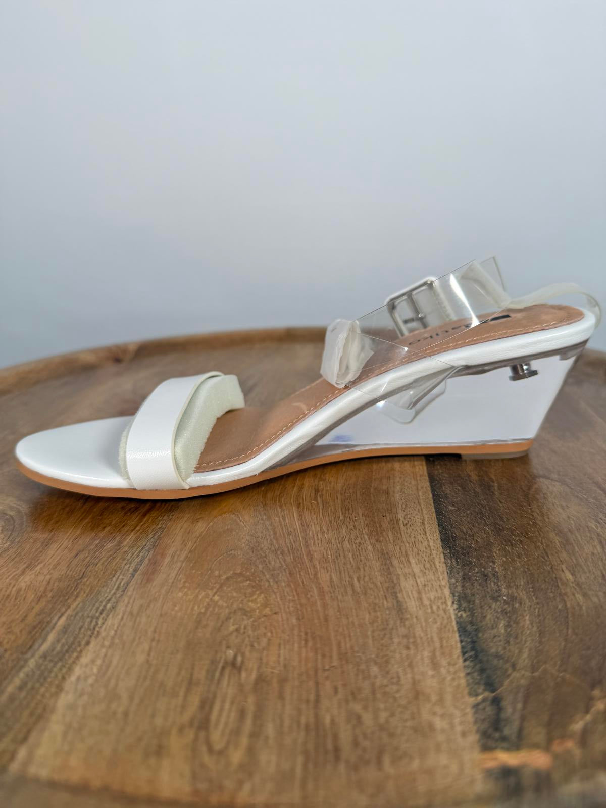 NIB Matiko Heely Shoe in Clear White Size 6