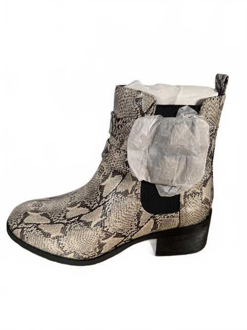 Kenneth Cole Reaction Women's Salt Biker Jewel Chelsea Boot Size 5.5 NWB