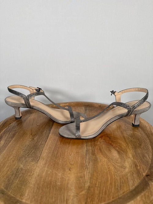 NWB Pelle Moda Iya Rhinestone T-Strap Sandals Women's Size 8