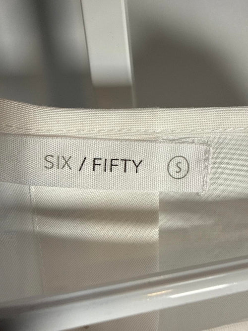 NWT Six/Fifty White Short Sleeve Pocket Top Button Back Blouse Size Small